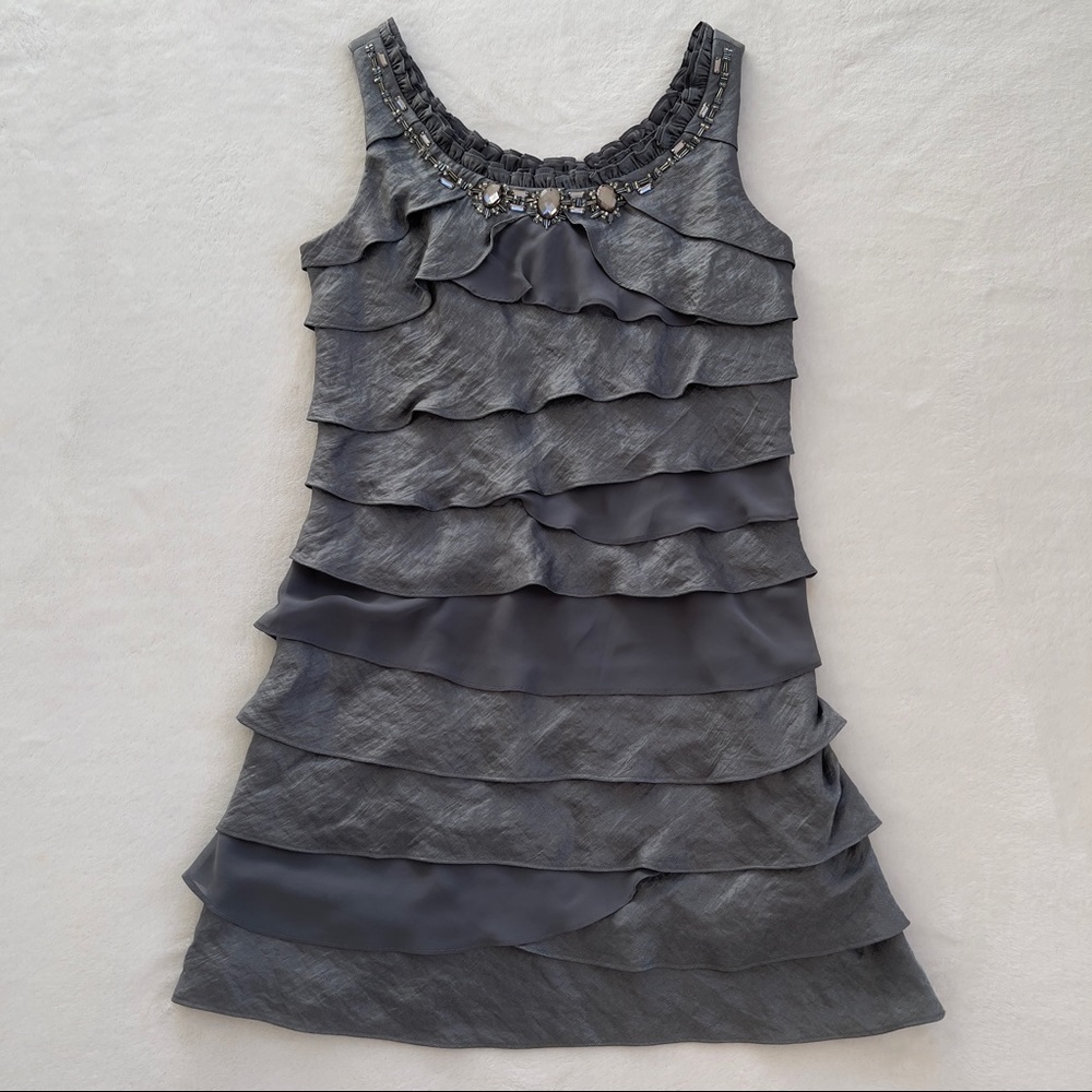 S.L. Fashions, SZ US 12P, Grey, 32”L, 24”BW, 19”HW.